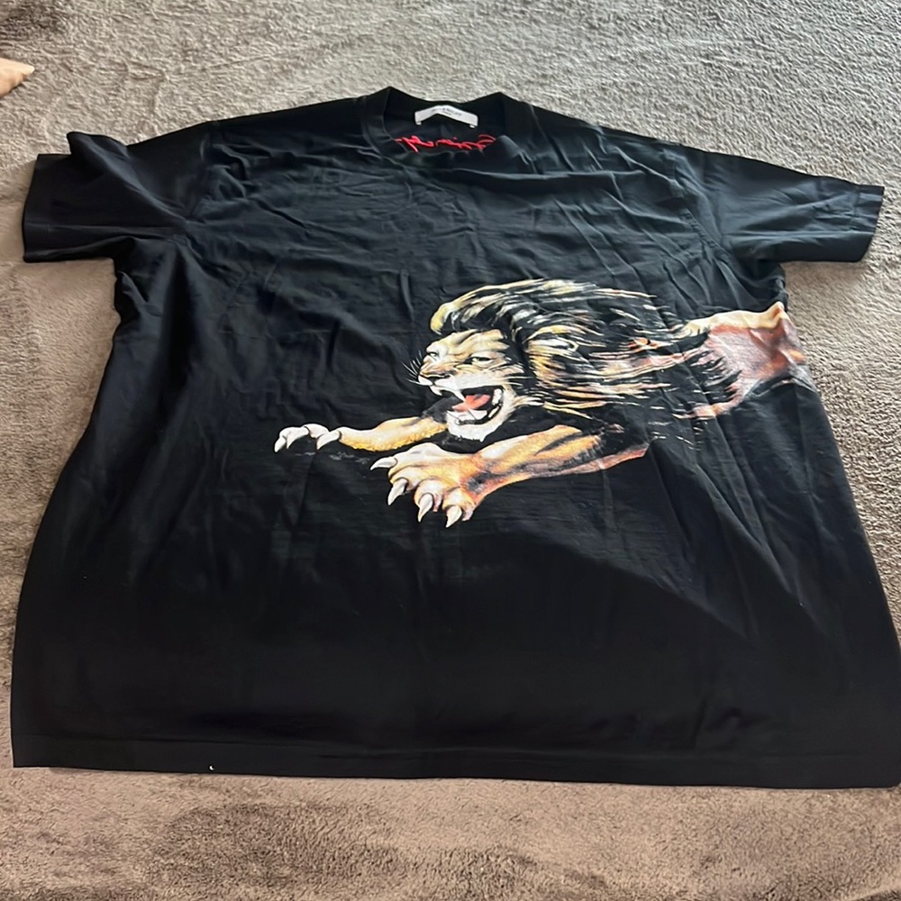 Givenchy mens sz Med blk tshirt- FLASH SALE!!